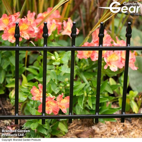 Garden Gear - Clarence Metal Finial Garden Border